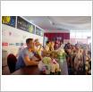 Galeria zdjęć: Sesja autografowa w drugi dzień Festiwalu Gwiazd. Link otwiera powiększoną wersję zdjęcia.